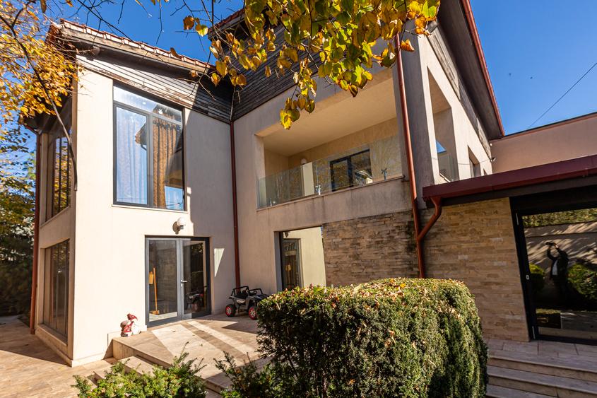 Vila LUX  ( P+E1+M ) DE VANZARE persoana fizica - 1