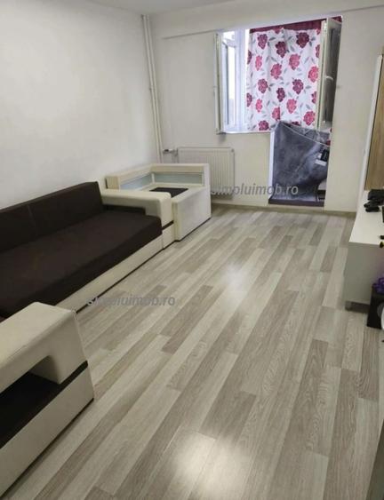 Decomandat renovat 2 camere sector 4 Resita - 1