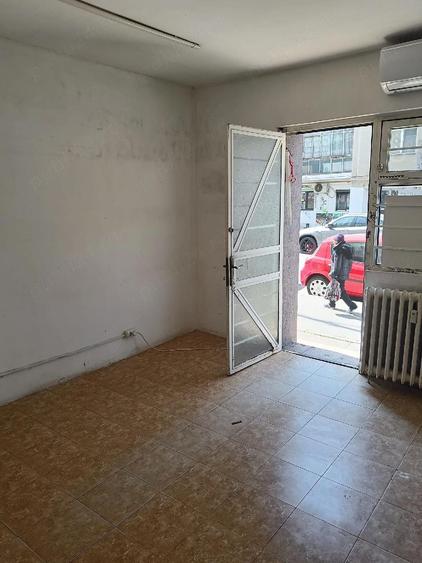Inchiriez spatiu comercial locatie de top vad foarte bun Strada Crisan intersectie Mihai Viteazu - 6