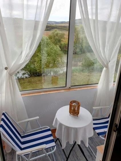 Apartament compus din: o camera, bucatarie, hol, baie, balcon, cu o suprafa?a de 33 - 3