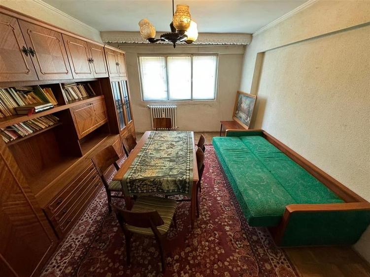 Apartament 3 camere, 1 boxa, zona Centrala , etaj 4 - 5