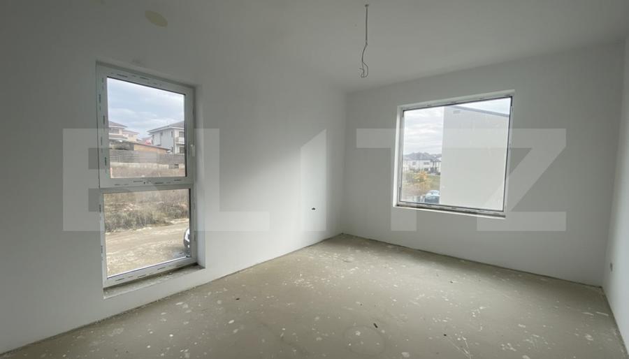 Casa pe calcan cu priveliste deschisa si compartimentare deosebita - 11