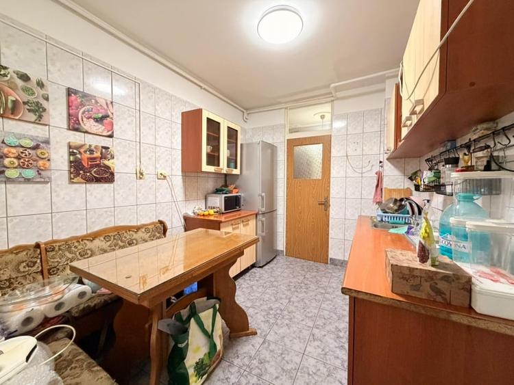 APARTAMENT 4 CAMERE DE VANZARE - 200 M METROU APARATORII PATRIEI - 6
