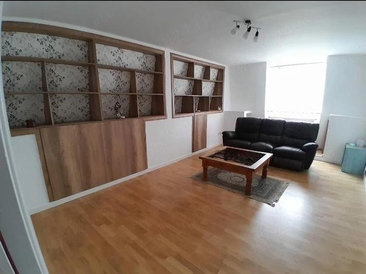 Apartament cu 3 Camere Semidecomandate Zona Zamca - 1