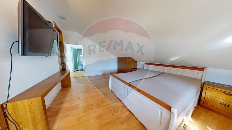 Apartament  la vila, cu 5 camere de vânzare în zona Turnisor - 11