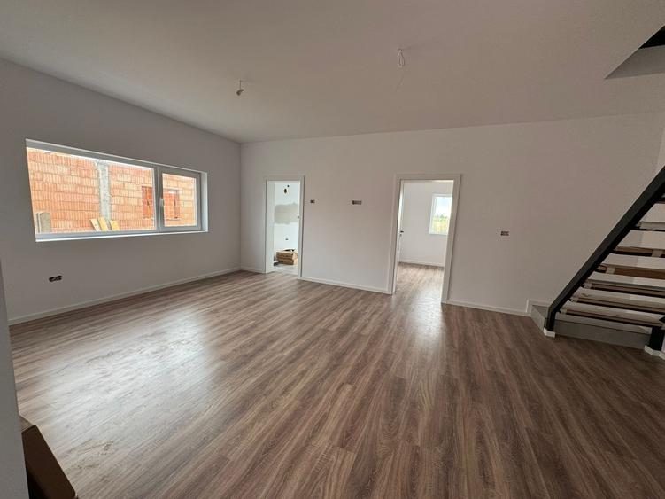 Duplex pe parter, despărțit prin baie, 3 camere, Posibilitate de mansardare - 5