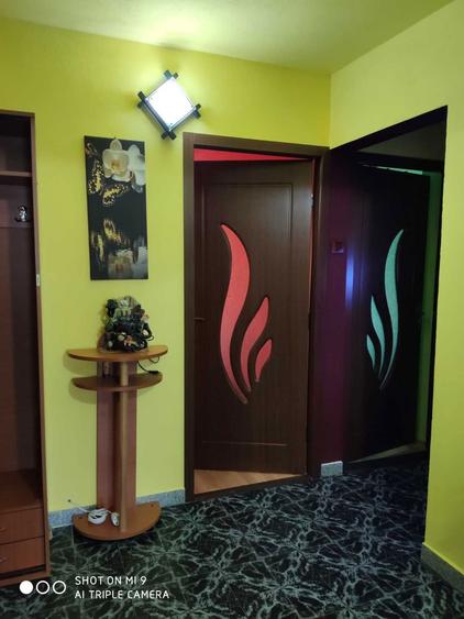 Ofer spre inchiriere apartament cu 3 camere decomandat - 5