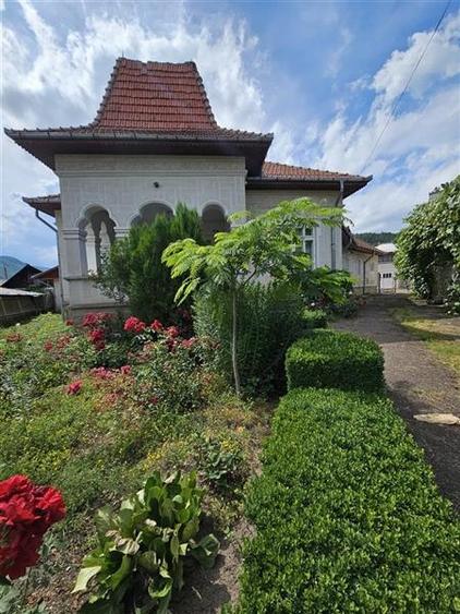 CASA SI TEREN DE VANZARE TG.OCNA IN EXCLUSIVITATE - 1