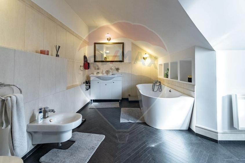 Casă spațioasă 350 mp utili, Teren 650 mp, Garaj subteran, Tractorul - 37