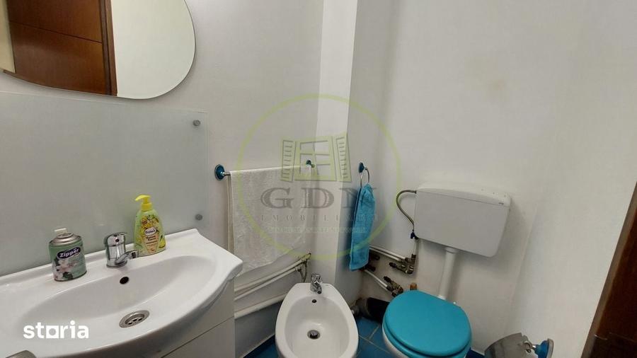 Apartament cu 3 camere decomandat în Rovine