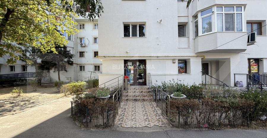 Spa?iu comercial parter bloc renovat 118 mp, Lapu?, zona