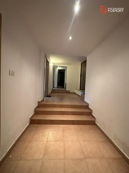 Casa individuala cu 10 camere si piscina, in Dumbravita - ID V5614 - 34