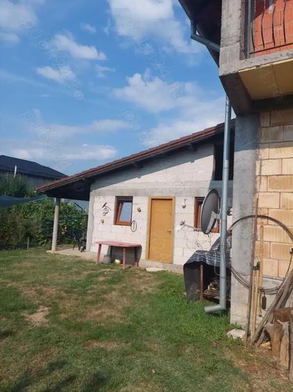 Casa la rosu cu teren 1000mp Rm.Valcea - 3