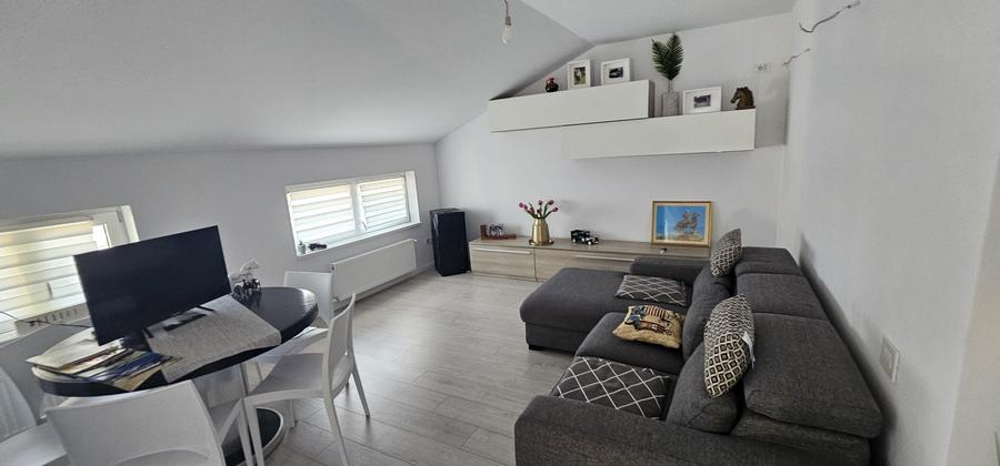 Vila P+1+M / Totul nou ,ne locuita - 7