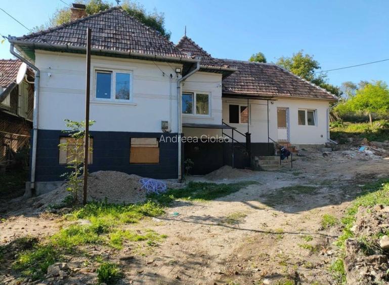 Casa de vanzare, 2 camere, 60 mp, zona Iara