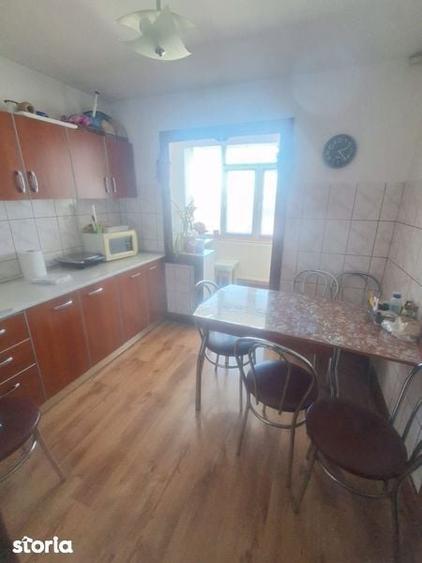 Apartament de vanzare - 3 camere - 8