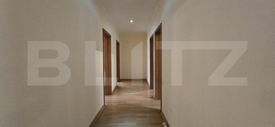 Casa deosebita cu 3 dormitoare ?i jacuzzi, aproape de sta - 13