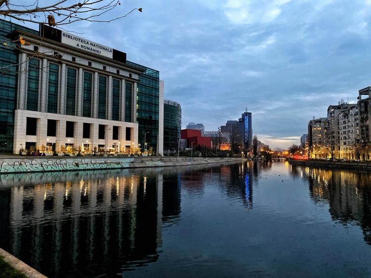 Unirii | Camera de Comert | Garsoniera | 42mp | Vedere Dambovita | Stradal - 11