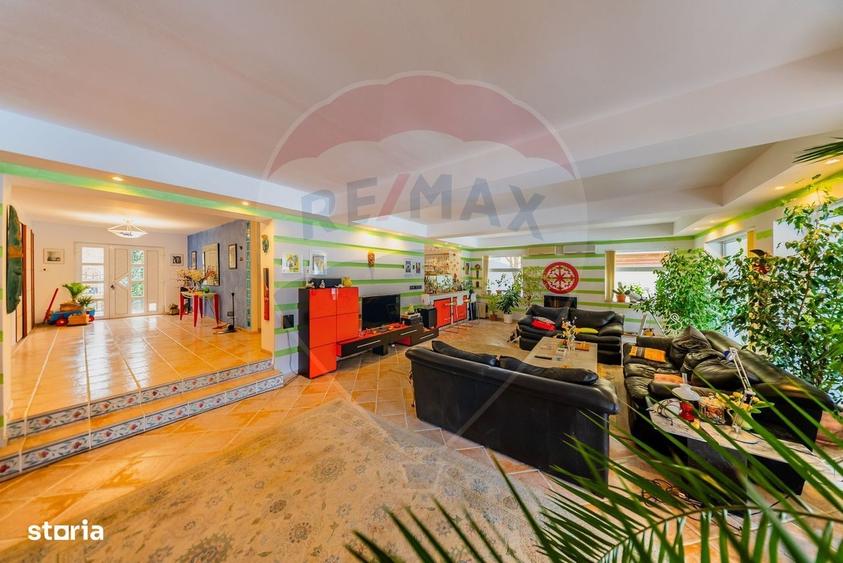 Casă cu 4 camere cu Teren 921 Mp în Subcetate