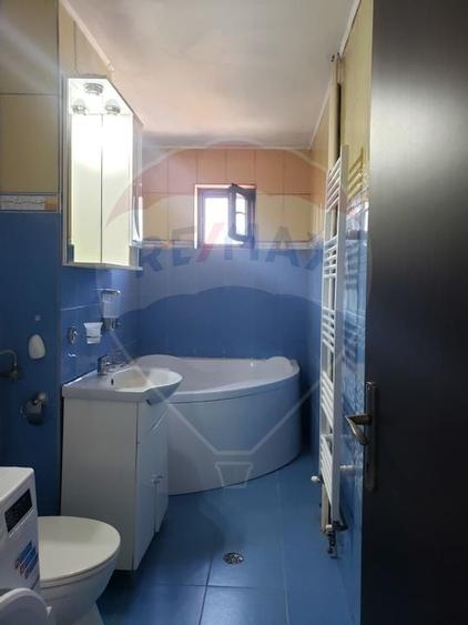 Apartament cu 3 camere in zona Polivalenta - 9