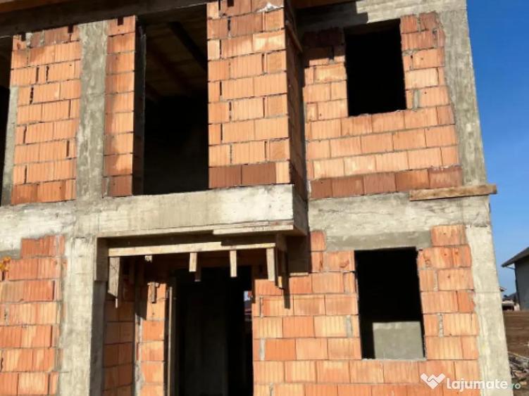 Duplex modern cu 4 camere ?i curte de 250 mp - 1