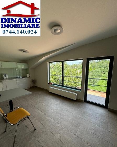 Ansamblu de hale, zona ie?ire spre Izvoare. Pre? 5 Eur/mp - 10