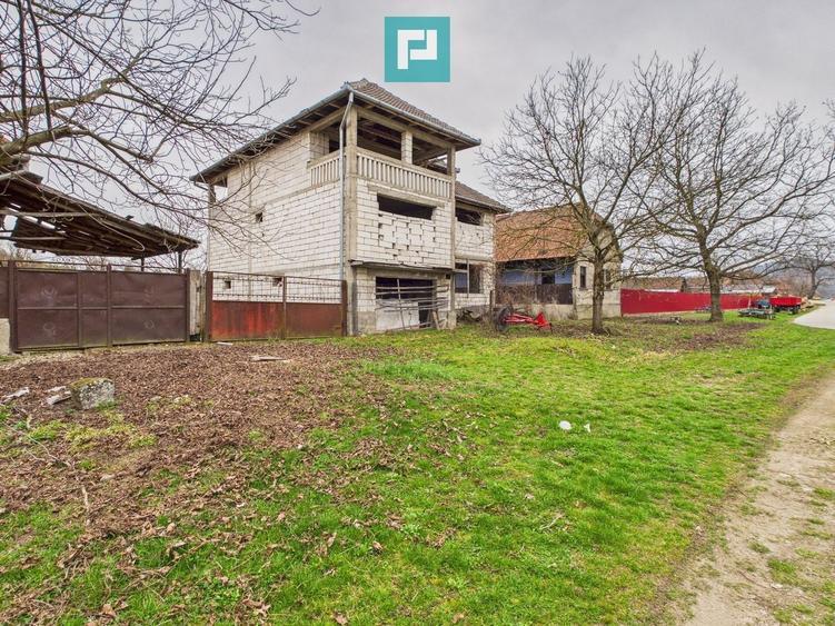 Casă la roșu în localitatea Almaș, Arad. - 4