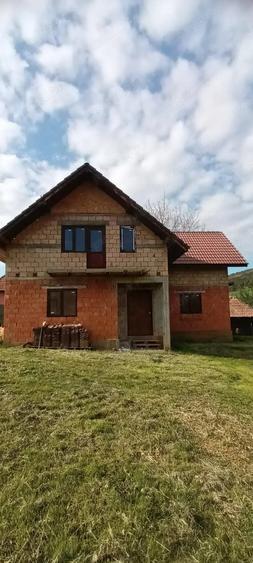 Vand casa cu mansarda la rosu. - 5