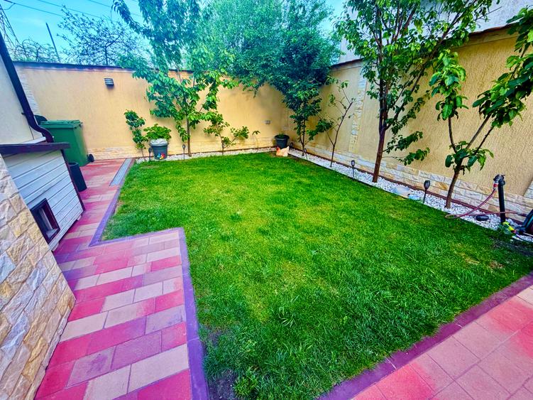 Duplex cu 5 camere cu Canalizare în Sud