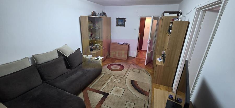 Apartament cu 3 camere de vanzare in Campina - 1