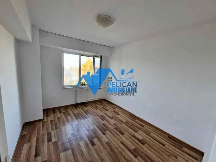 Pelican, 2 camere, decomandat, ETAJ 2 - 5