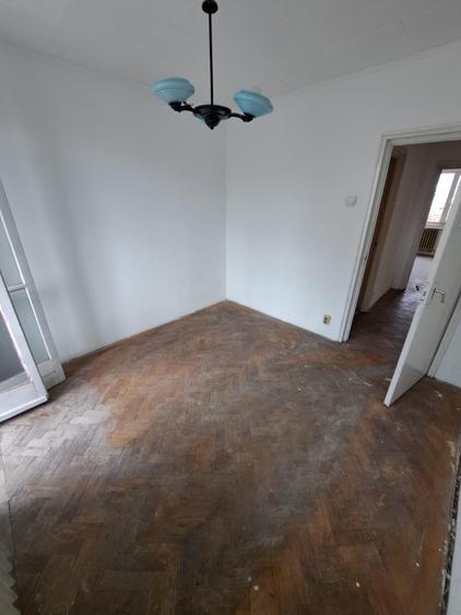 3 camere, intre Gara de Nord si Basarab, B-dul Dinicu Golescu, nr 39 - 24