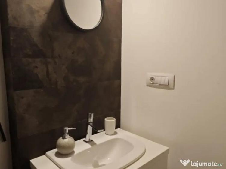 Apartament premium, de vanzare, cu 2 camere, 60 mp, zona Hot - 5