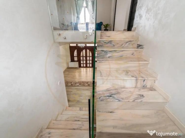 Casa spa?ioasa cu 6 camere ?i teren generos, langa pad - 7
