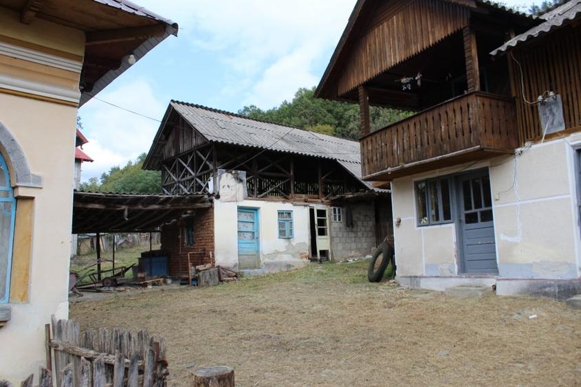 Casa si teren 5.000 mp, Stroesti - 5