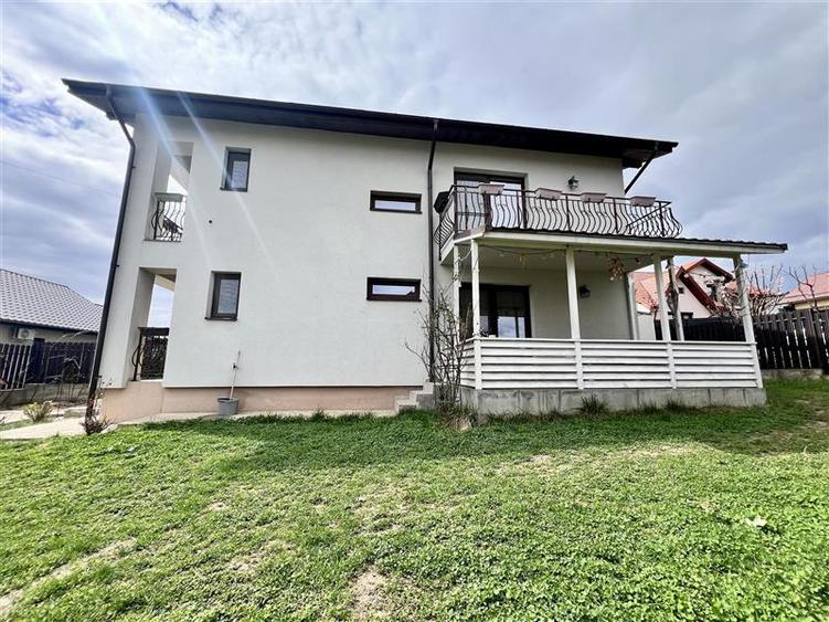 Proprietate unica cu 4 camere si 2 bai, de vanzare in Valea Adanca - 1