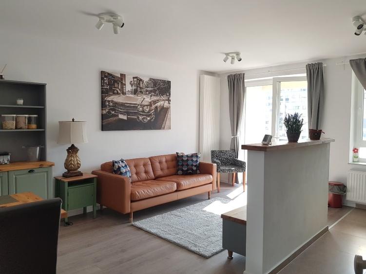 Studio premium pe pietonala Coresi Kasper, mobilat, utilat, parcare si boxa - 3