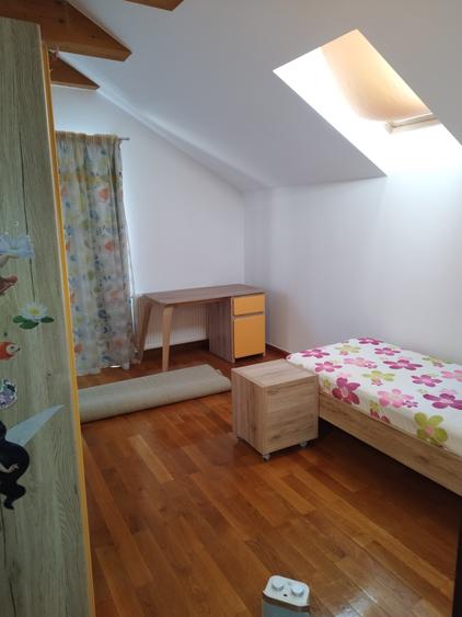 Vand  vila deosebita cu 5 cam.in zona 7Noi. - 8