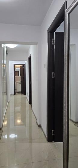 Apartament cu 3 camere decomandat, mobilat în Ultracentral