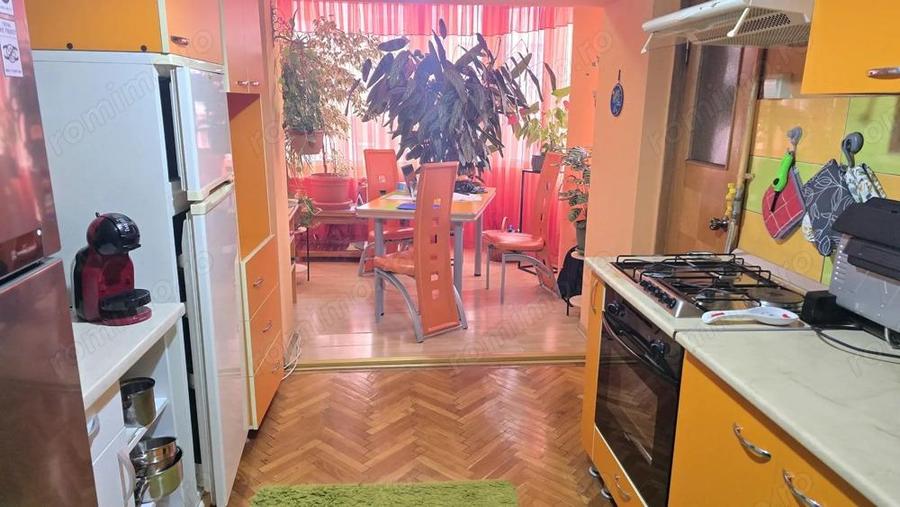 Vand apartament cu 3 camere in Deva, etaj 1, din anul 2000, suprafata tabulara de 156,9 mp, BOXA - 5