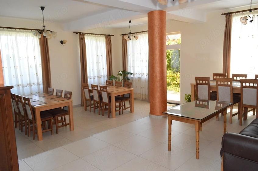 Casă cu 8 camere cu Teren 1200 Mp în Sânmartin