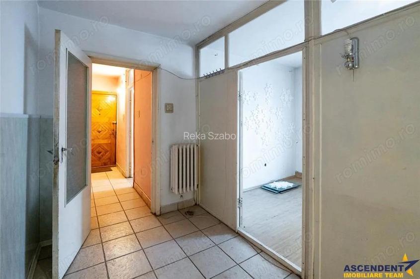 FILM! Targu Secuiesc,2 camere,partial renovat,recomandat:locuinta activitati profesionale