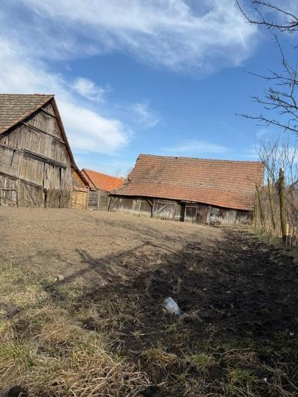 Casă cu potențial și teren generos – Vesud, la doar 30 minute de Sibiu - 1