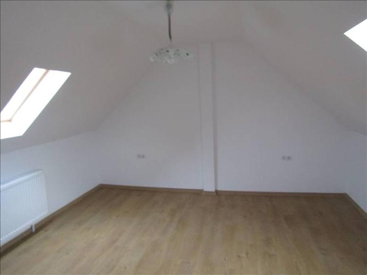 Casa singur in curte, central,  zona Stefan Cel Mare - 8