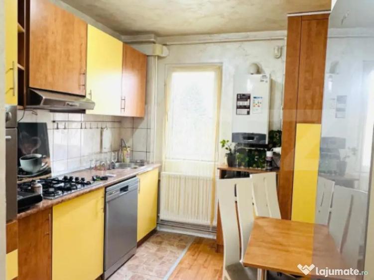 Apartament de vanzare, 3 camere, etaj 2, 65 mp - zona Astra - 3