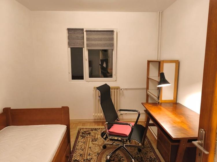 Proprietar închiriez apartament cu 3 camere sector 4 - 4
