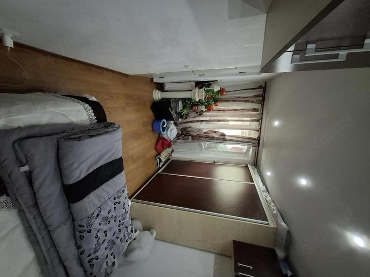 Vand apartament 2cam.conf.semidecomandat bloc de 4etaje la etajul 2 - 4