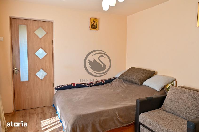 Casă cu 7 camere cu Teren 432 Mp în Vest