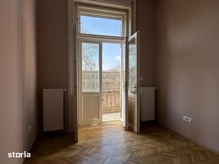 Apartament cu 5 camere în Central