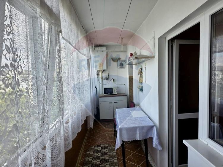 Apartament cu 3 camere de vanzare, str Bucovinei- zona Mioritei - 11